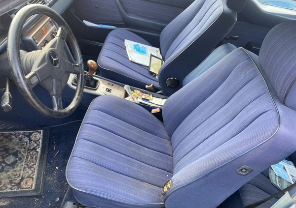 Mercedes-Benz W124 (1984-1993) cena 23500 przebieg: 260000, rok produkcji 1988 z Starachowice małe 106